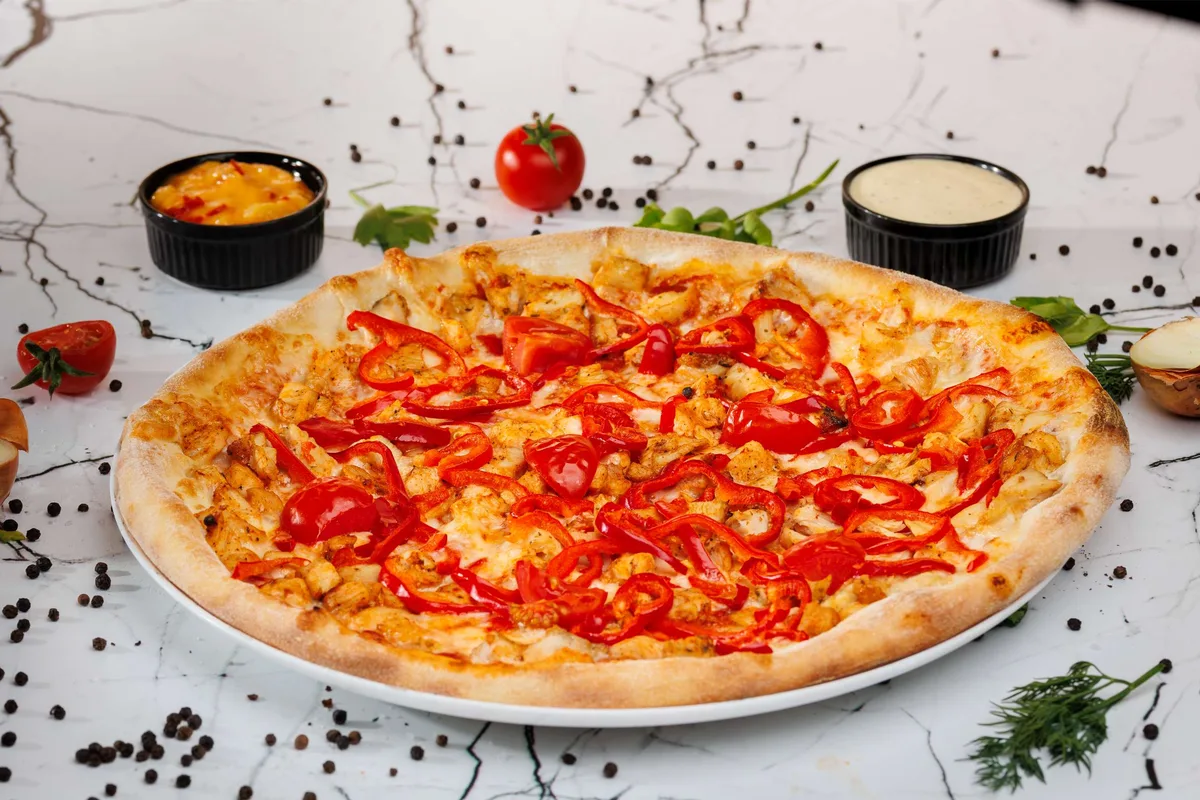 Pizza cu piept pui mică