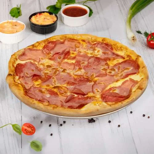 Pizza prosciutto salami mare