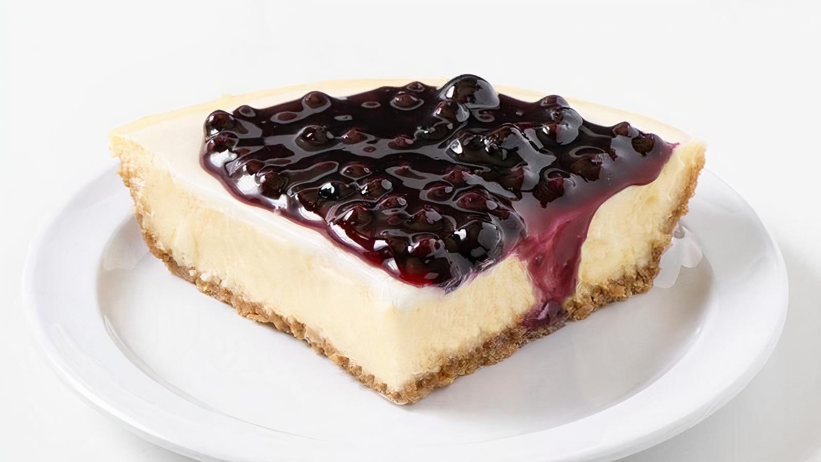 CHEESECAKE WITH BLUEBERRY TOPPING PIE (SLICE)