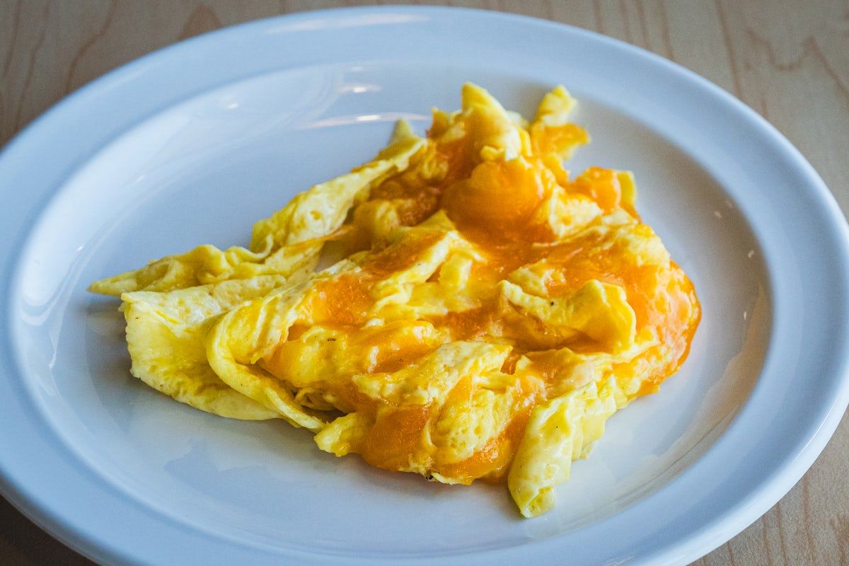 SCRAMBLED EGG WITH CHEESE