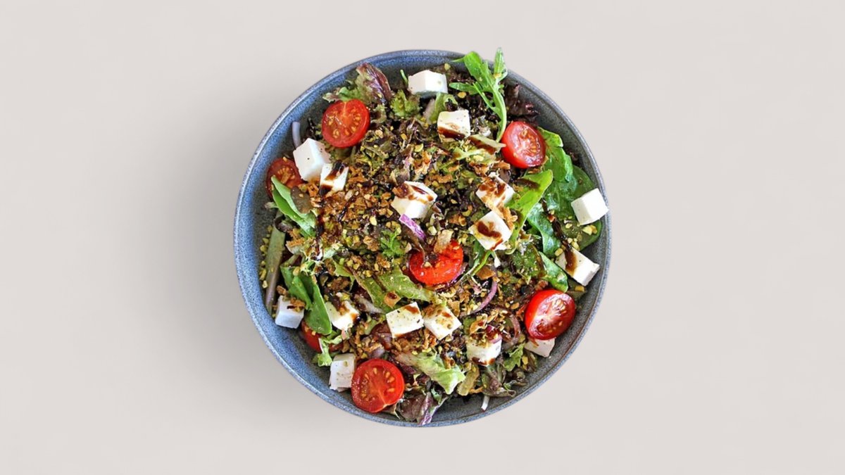 Insalata con Formaggio Fresco, miele e pistacchi