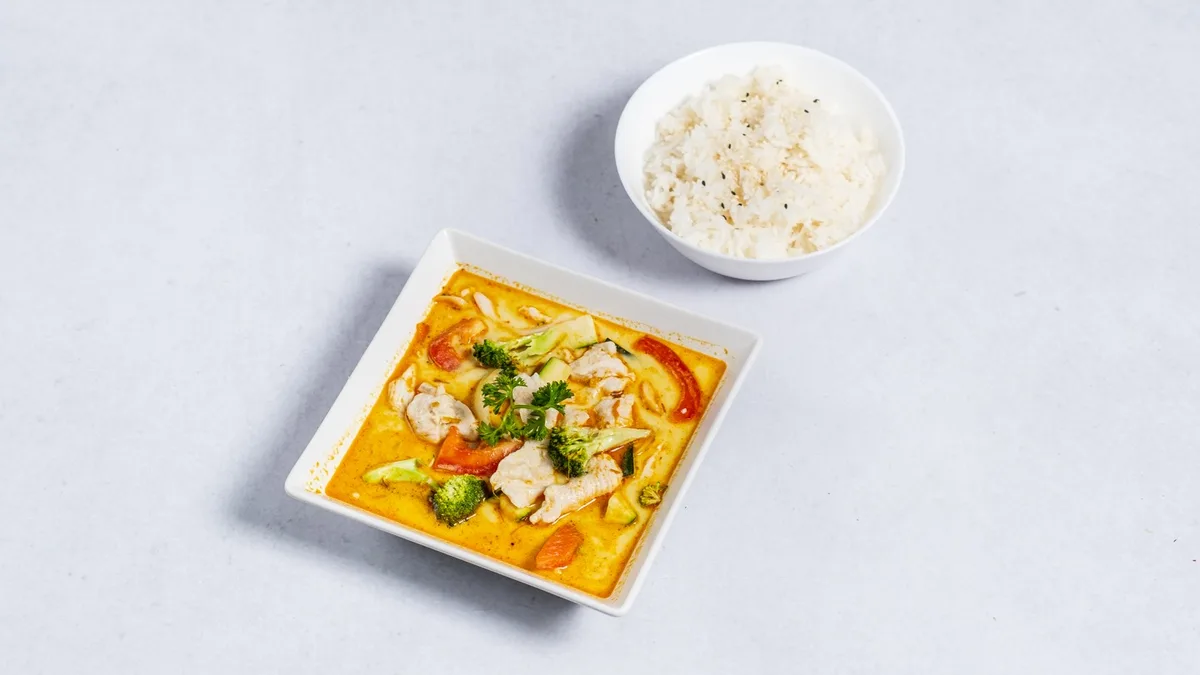 T1. Gang tom kha gai s rýží