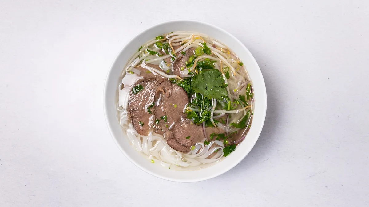 Vietnamská nudlová polévka