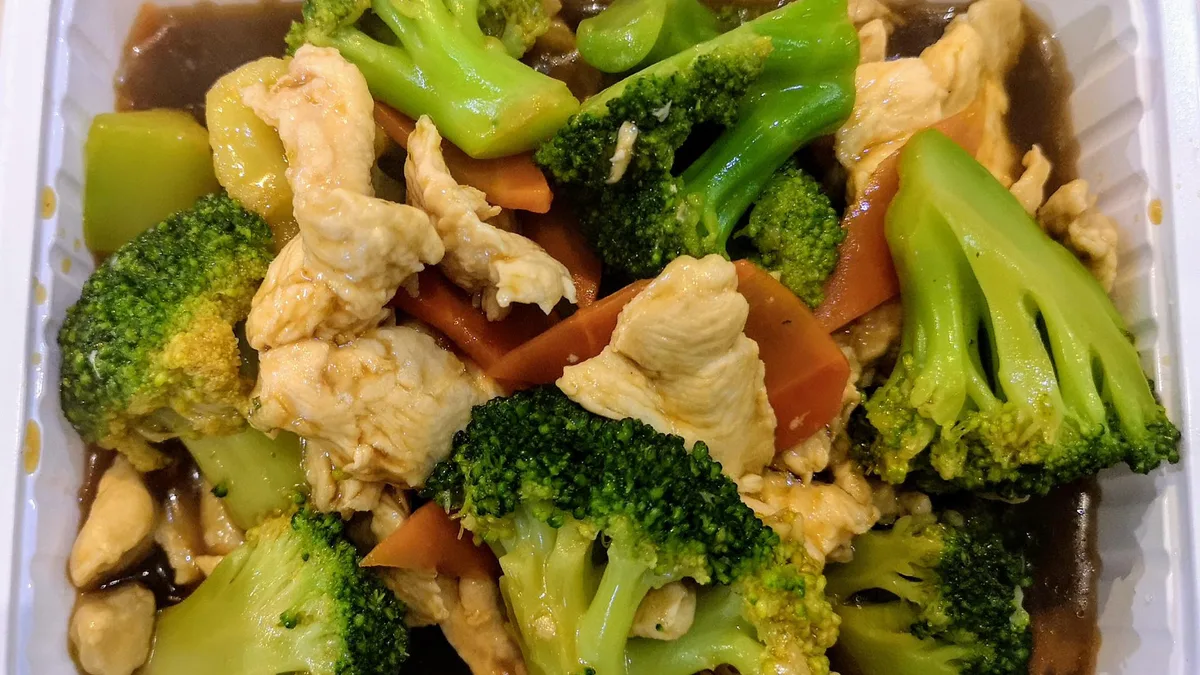 Brokkolis csirkehús/ Chicken with broccoli