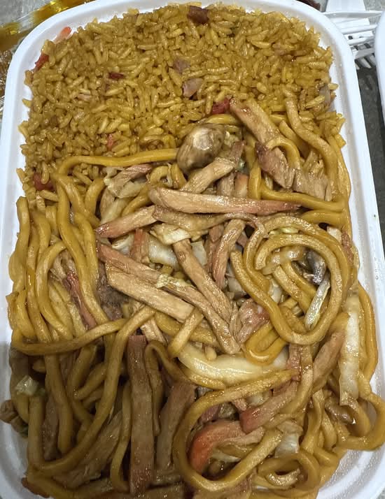 C11 叉烧捞面Roast Pork Lo Mein