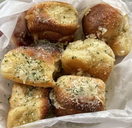 6 Garlic Knots