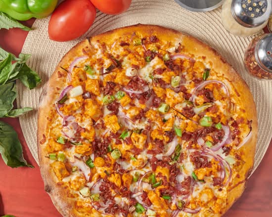 Buffalo Chicken and Bacon Pizza