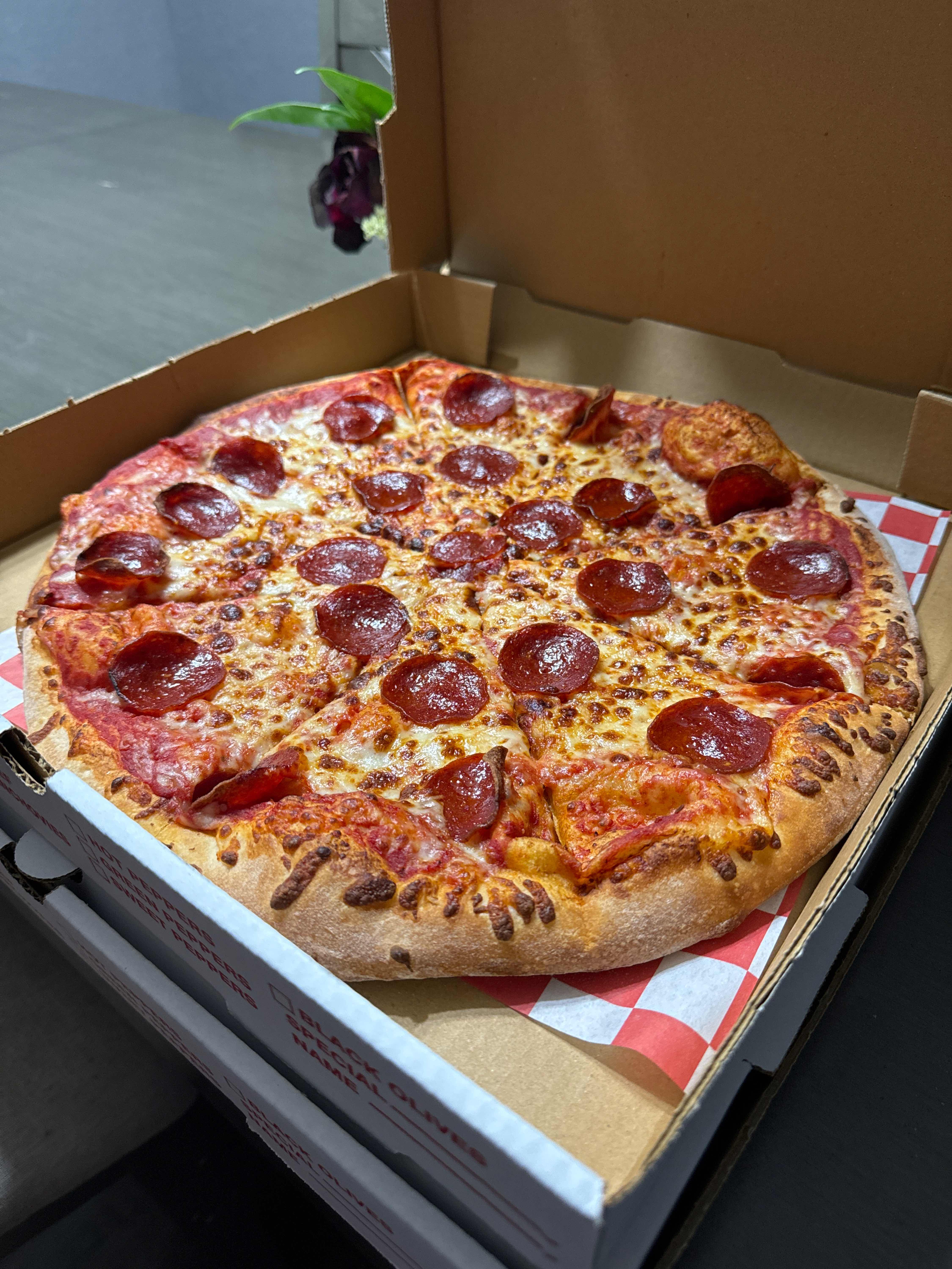14" Medium Pizza