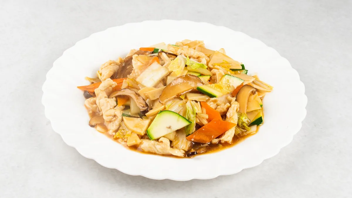 035 Chicken with bamboo and mushrooms