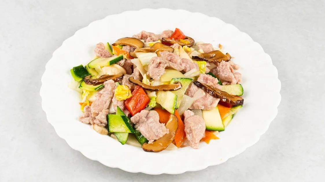 045 Pork with bamboo and mushrooms