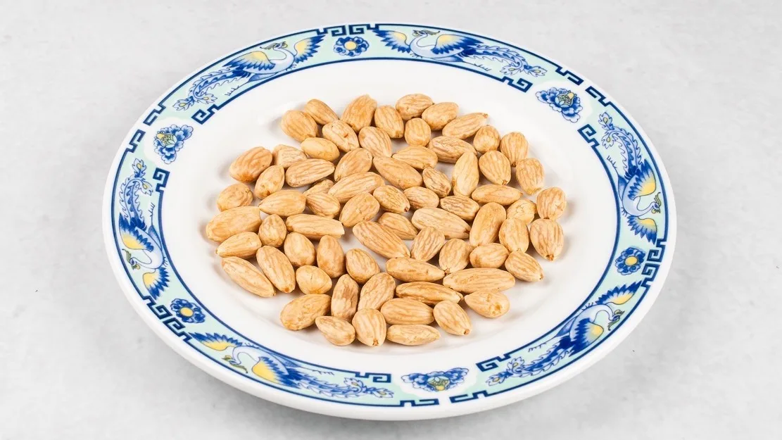 166 Fried almonds
