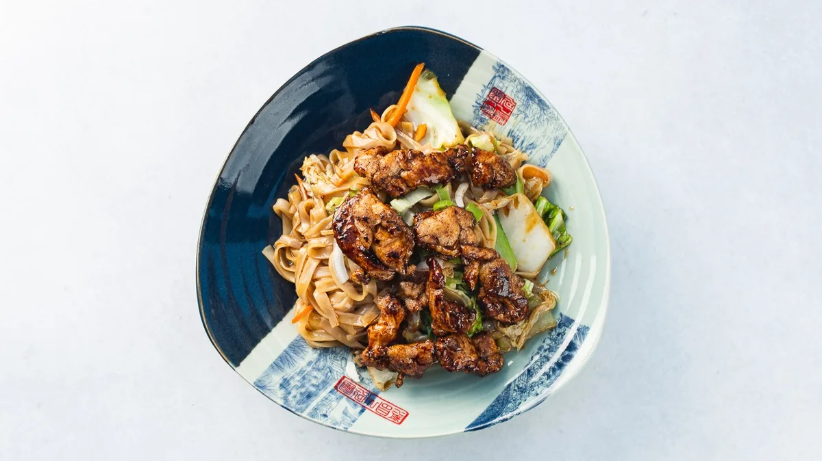 149W. Riževi špageti s piščancem 鸡肉烩粉