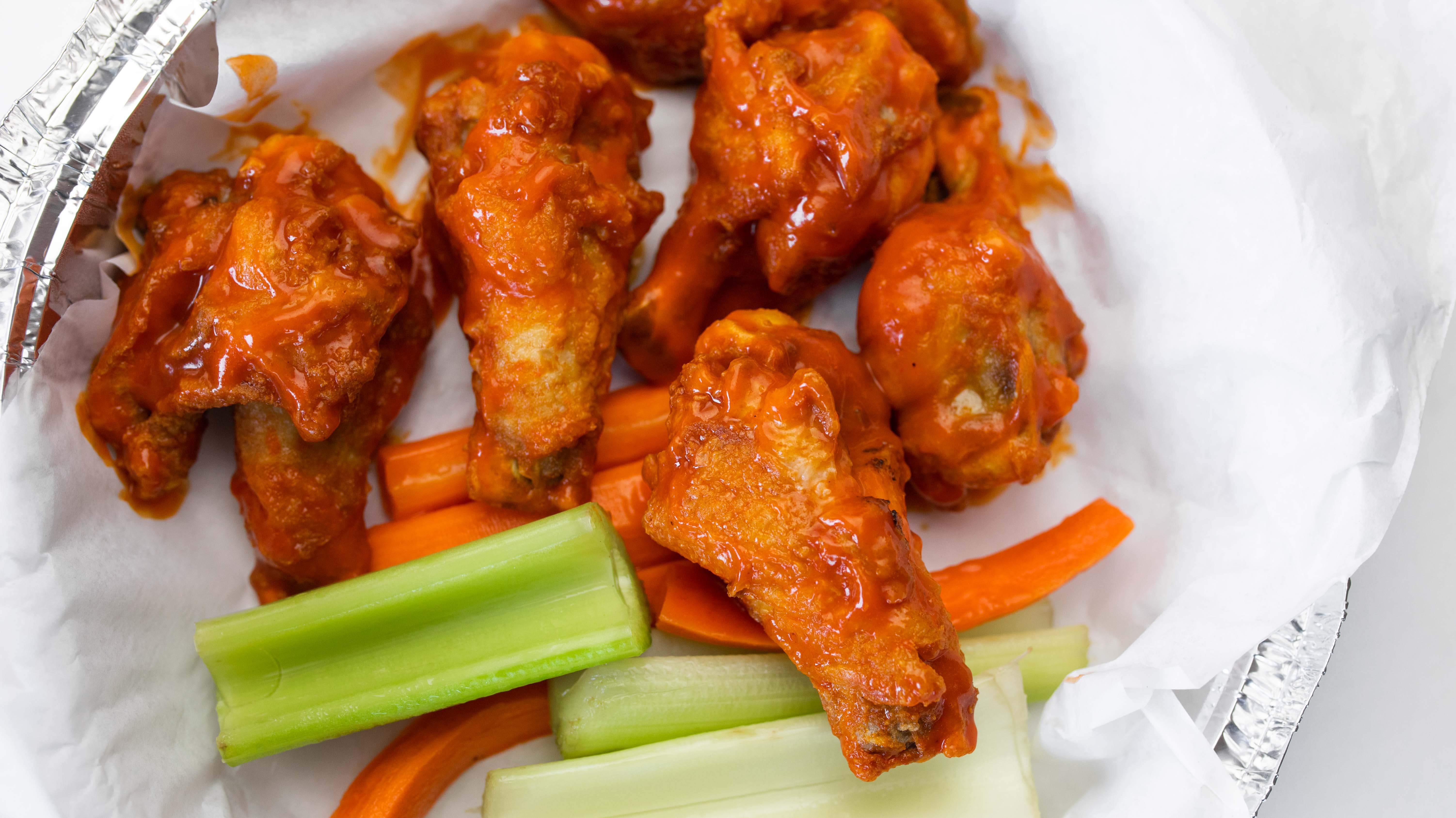 (6) Chicken Wings