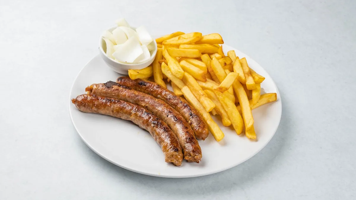Kobasice s pommes fritesom