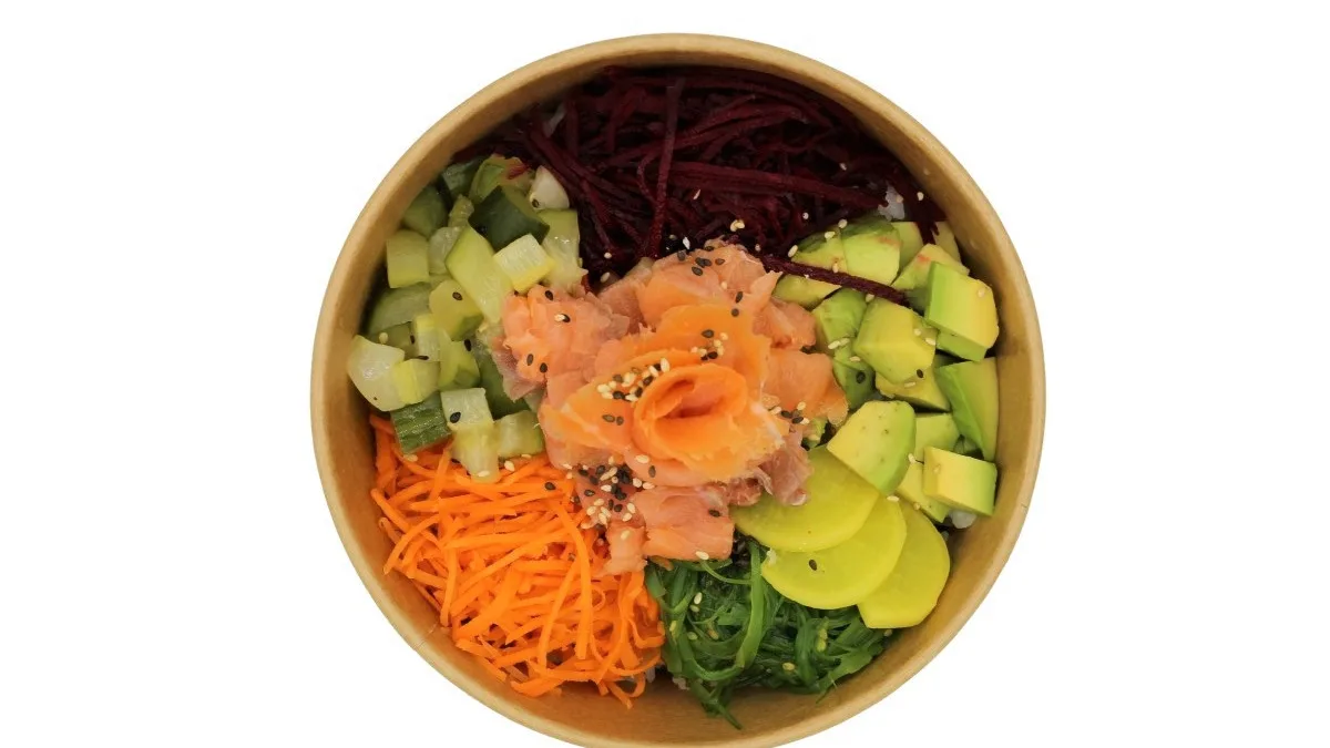 Grill Salmon Poke salát