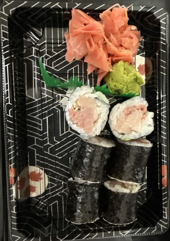 Yellowtail Scallion Roll