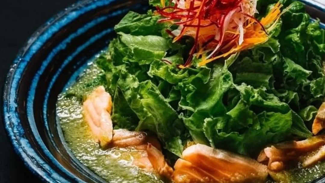 Salat Salmon Saşimi ilə (250 qr.)