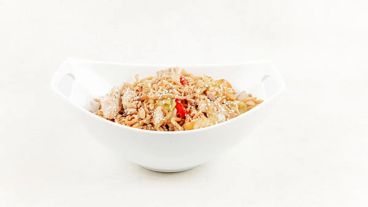 Wok noodles piletina