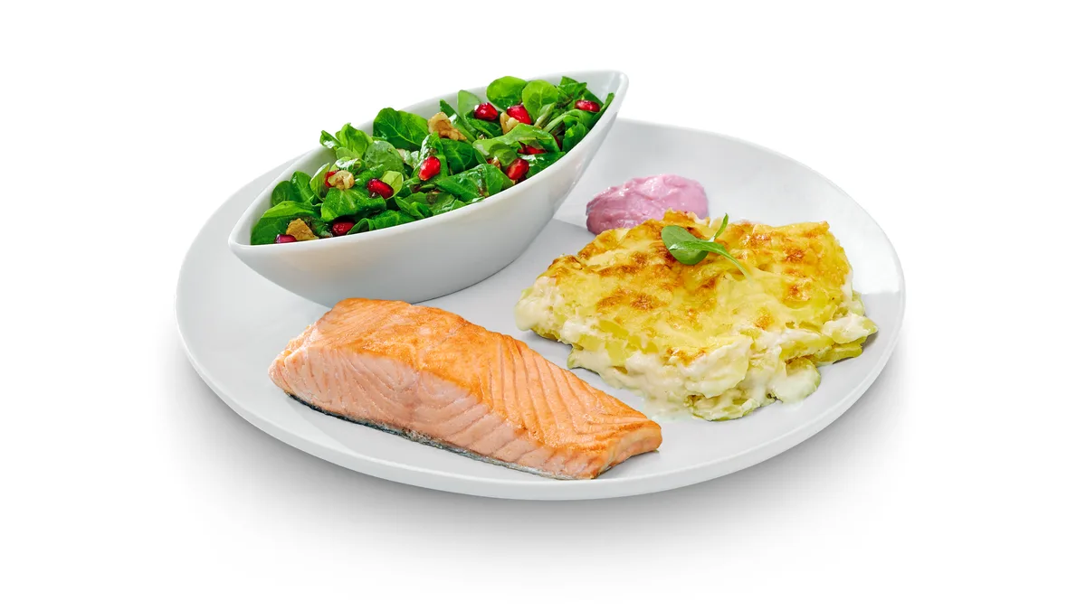 Grilled salmon fillet, creamy gratin, lamb's lettuce with pomegranate and walnut