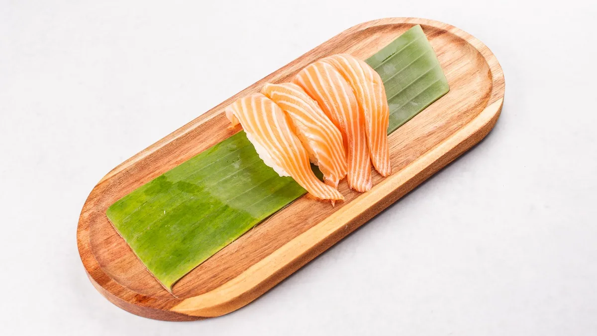 Nigiri losos (4 kosi)