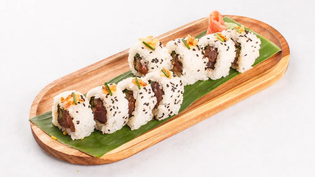 Spicy tuna uramaki (8 kosov)