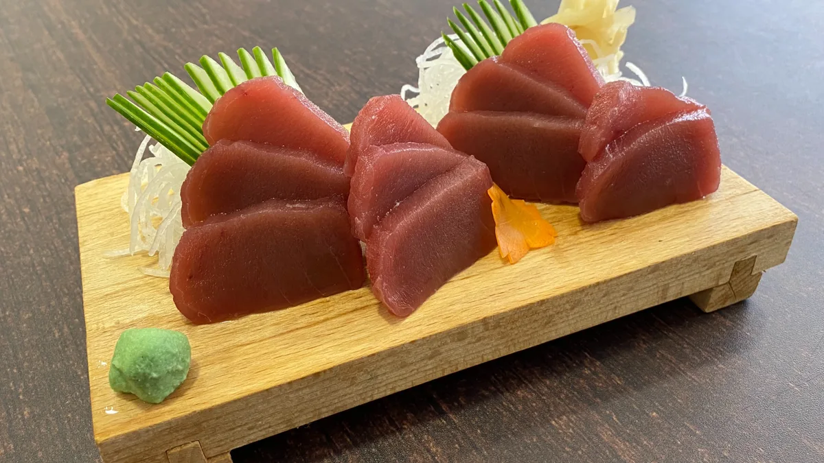 MAGURO SASHIMI