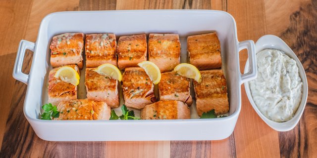 Grilled Salmon w/ Garlic Sauce