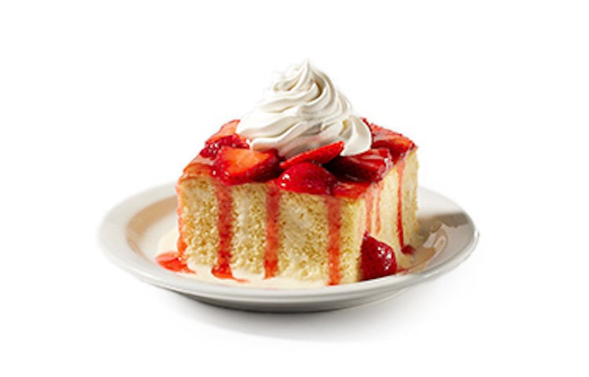 STRAWBERRY TRES LECHES