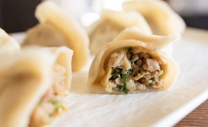 Fried Cabbage and Pork Dumplings (10) 白菜猪肉煎饺 (10)