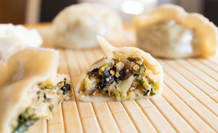 Fried Vegetable Dumplings (8) 素煎饺 (8)(素食)