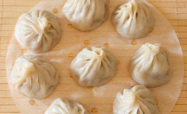 Juicy Pork and Crab Durmplings (8) 蟹粉小笼包 (8)