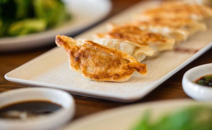 Potstickers (6) 鲜肉锅贴 (6)