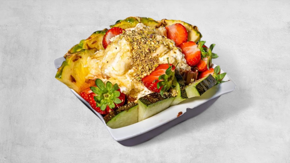 Fruktsallad med arabisk grädde