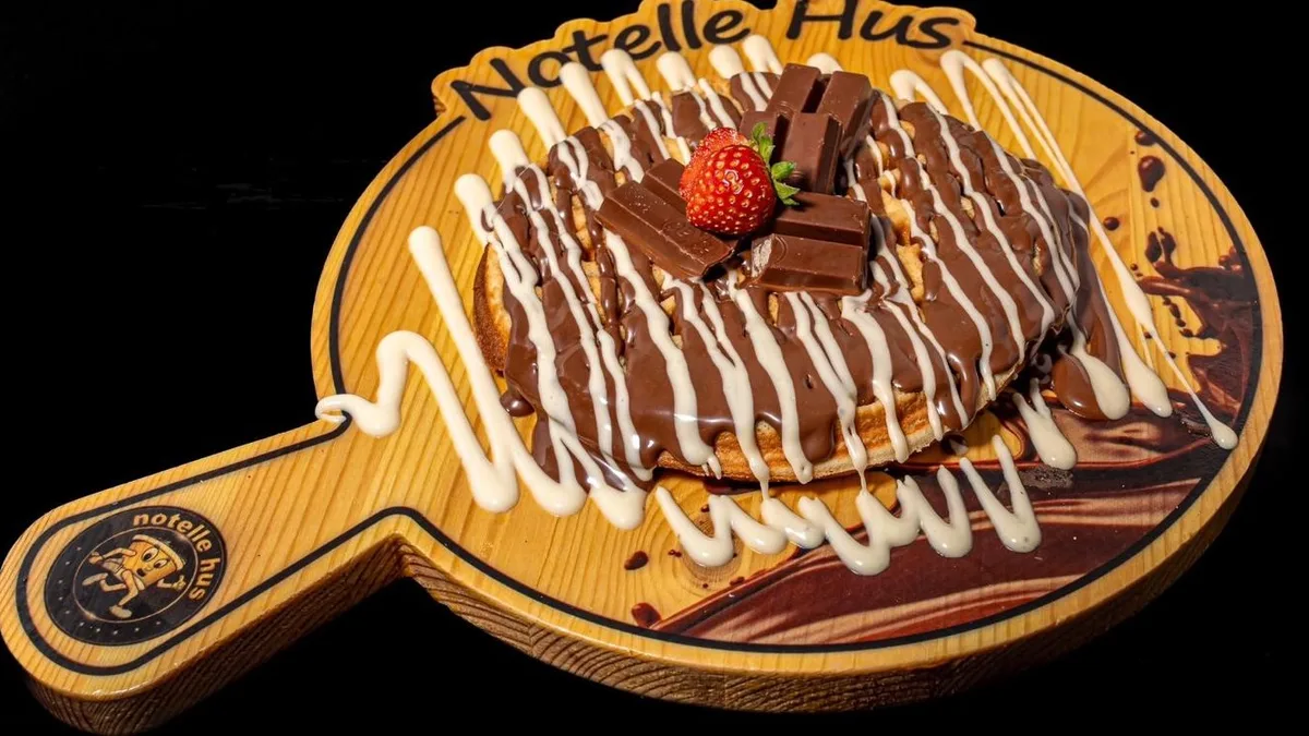 Våffla - Nutella and kitkat
