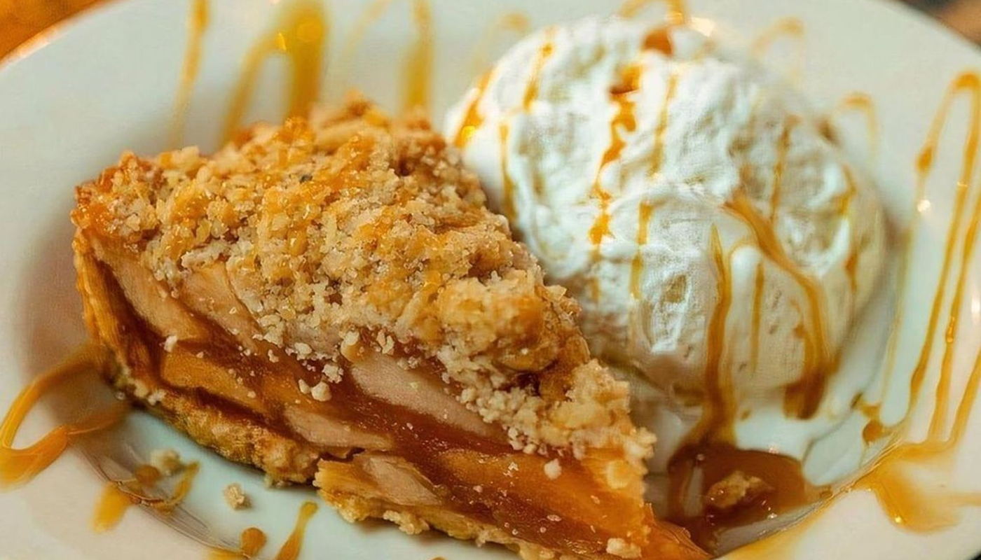 CROUSTADE AUX POMMES/ APPLE PIE