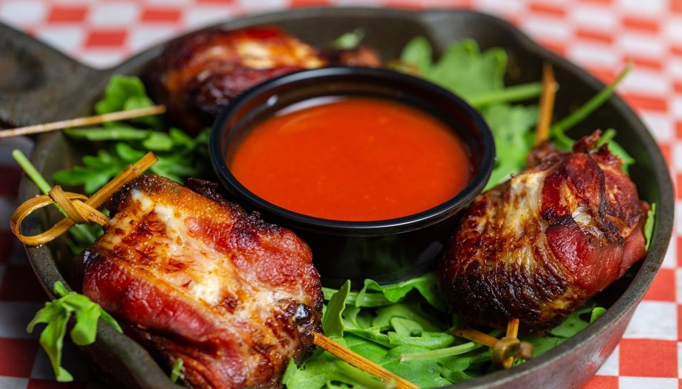 DIABLES A CHEVAL (4)/ DEVILS ON HORSEBACK (4)