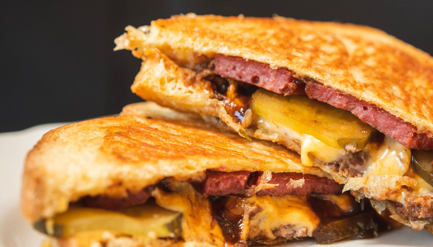 GRILL CHEESE ADAM/ ADAM GRILLED CHEESE (servi avec frites)