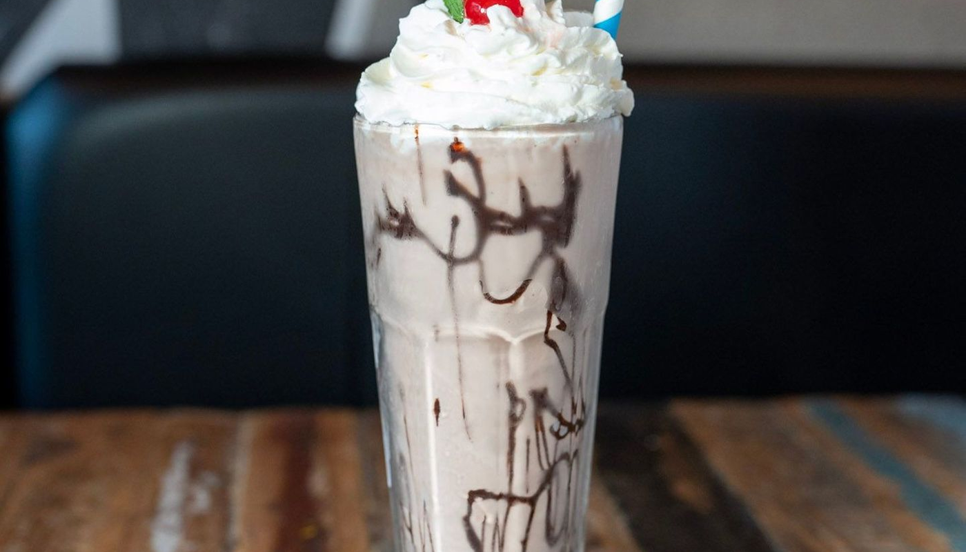 LAIT FRAPPE CHOCOLAT/ CHOCOLATE MILKSHAKE