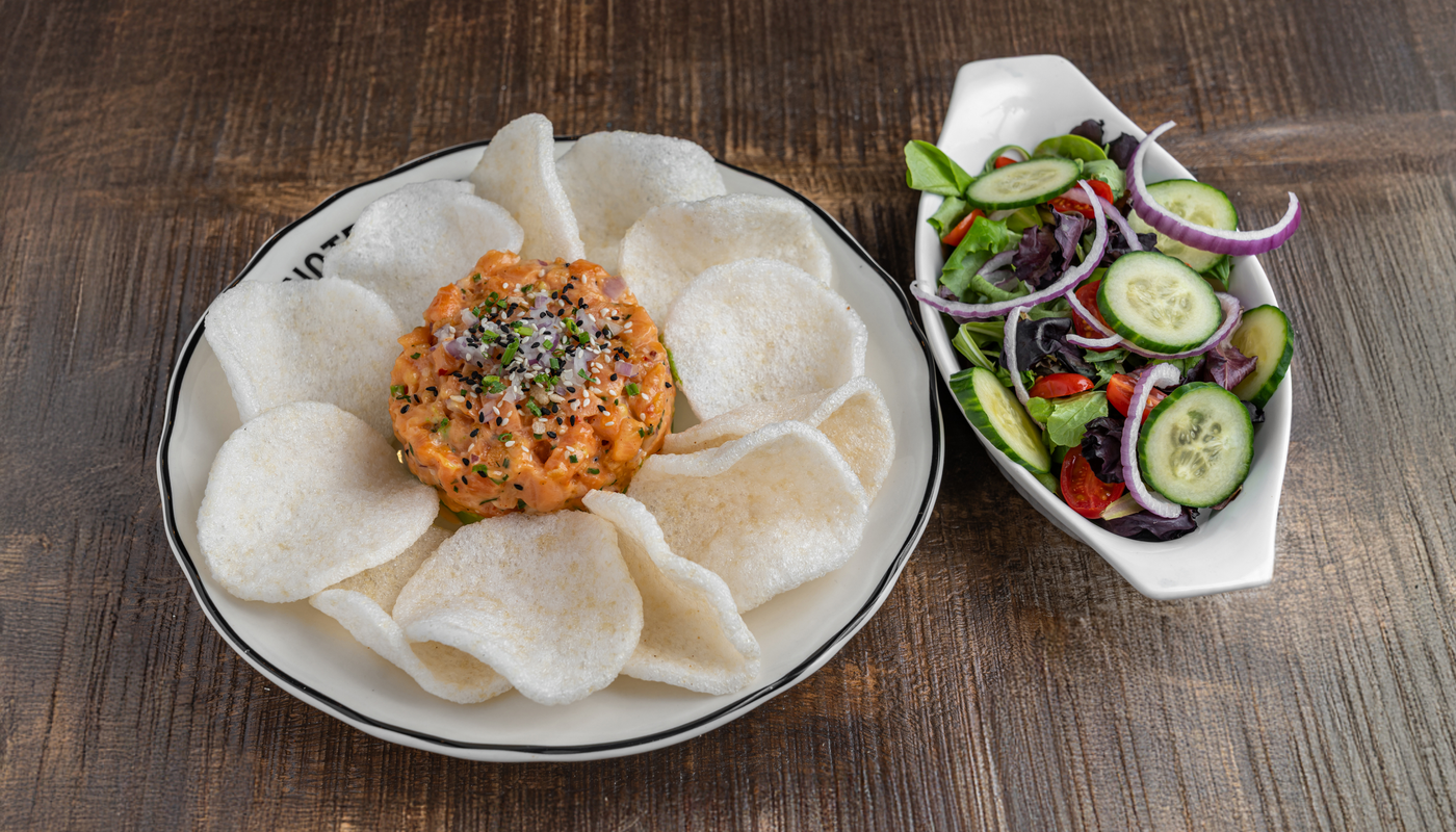 TARTARE SAUMON REPAS/ SALMON TARTARE MEAL (servi avec accopagnment)