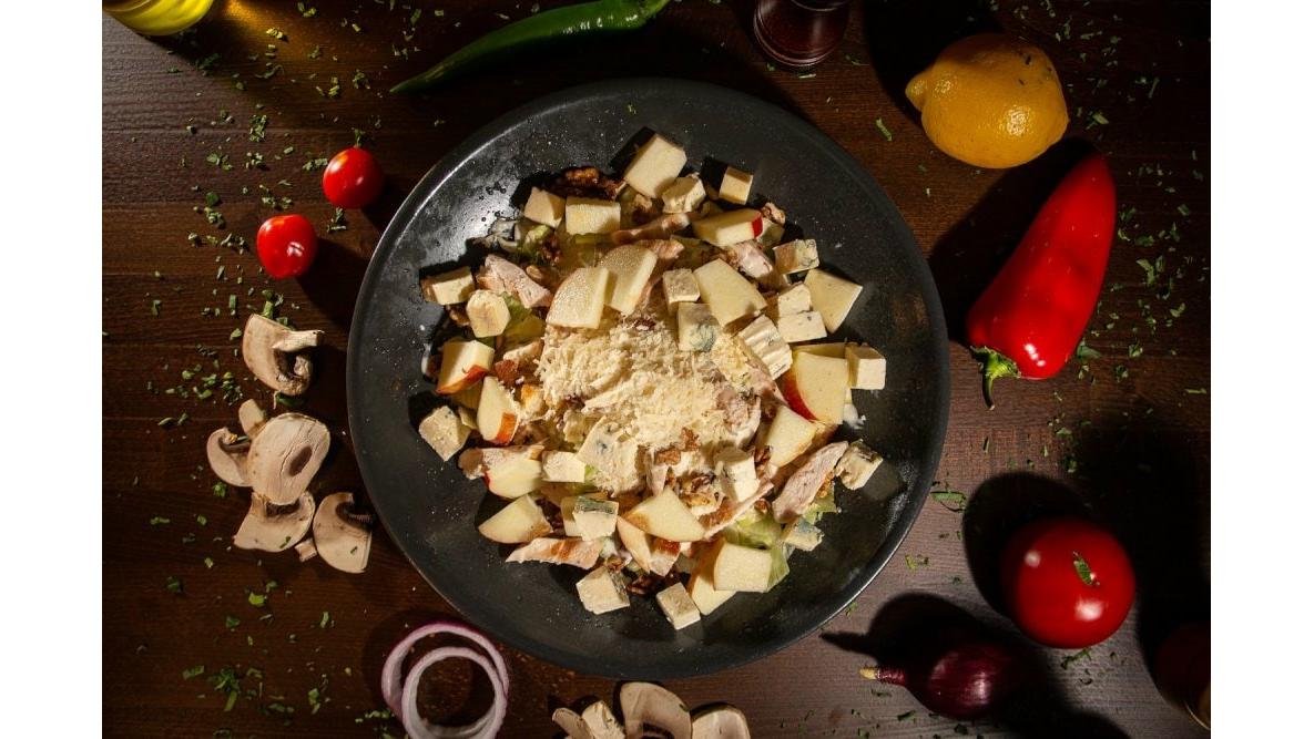 Salata de pui cu mere și gorgonzola