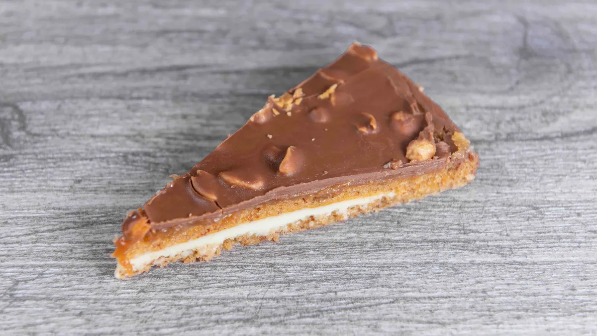 Caramel and Peanuts Κέικ