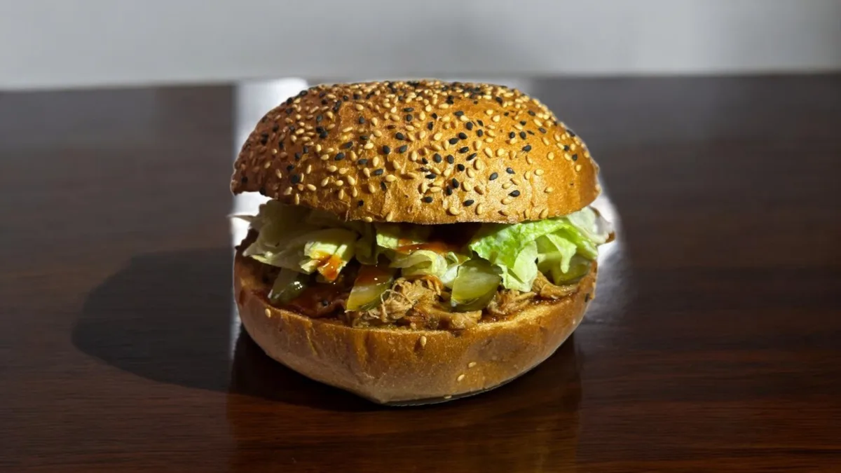 BBQ Tépett Húsos Burger