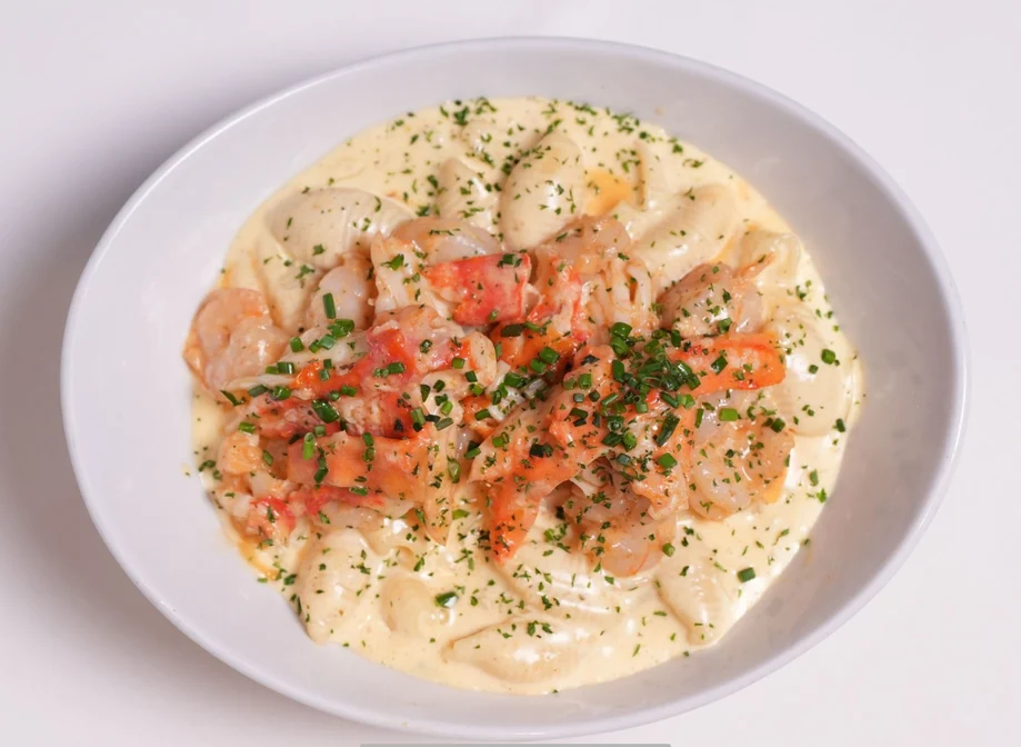 Alaskan King Crab and Shrimp Shells and Cheese