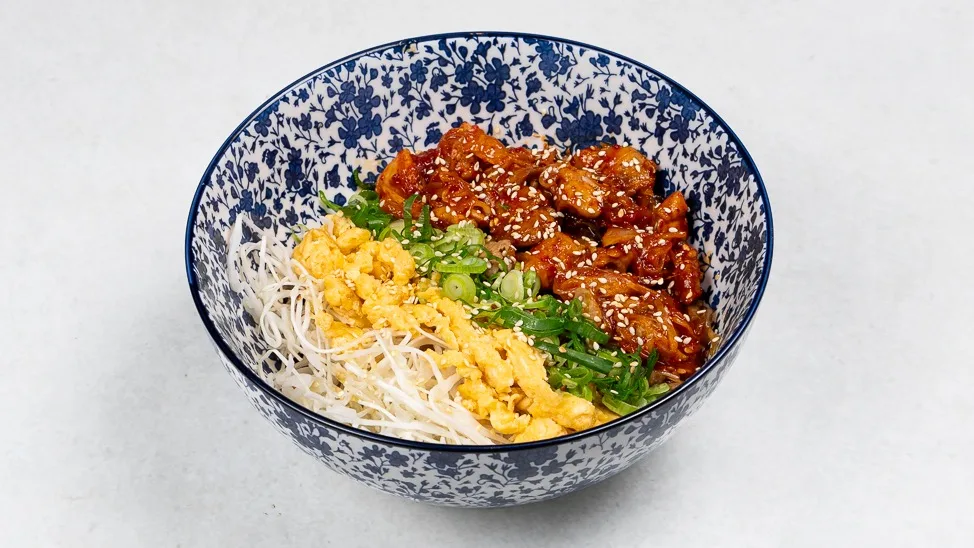 Dakgogi Deopbap Chilli s piščancem