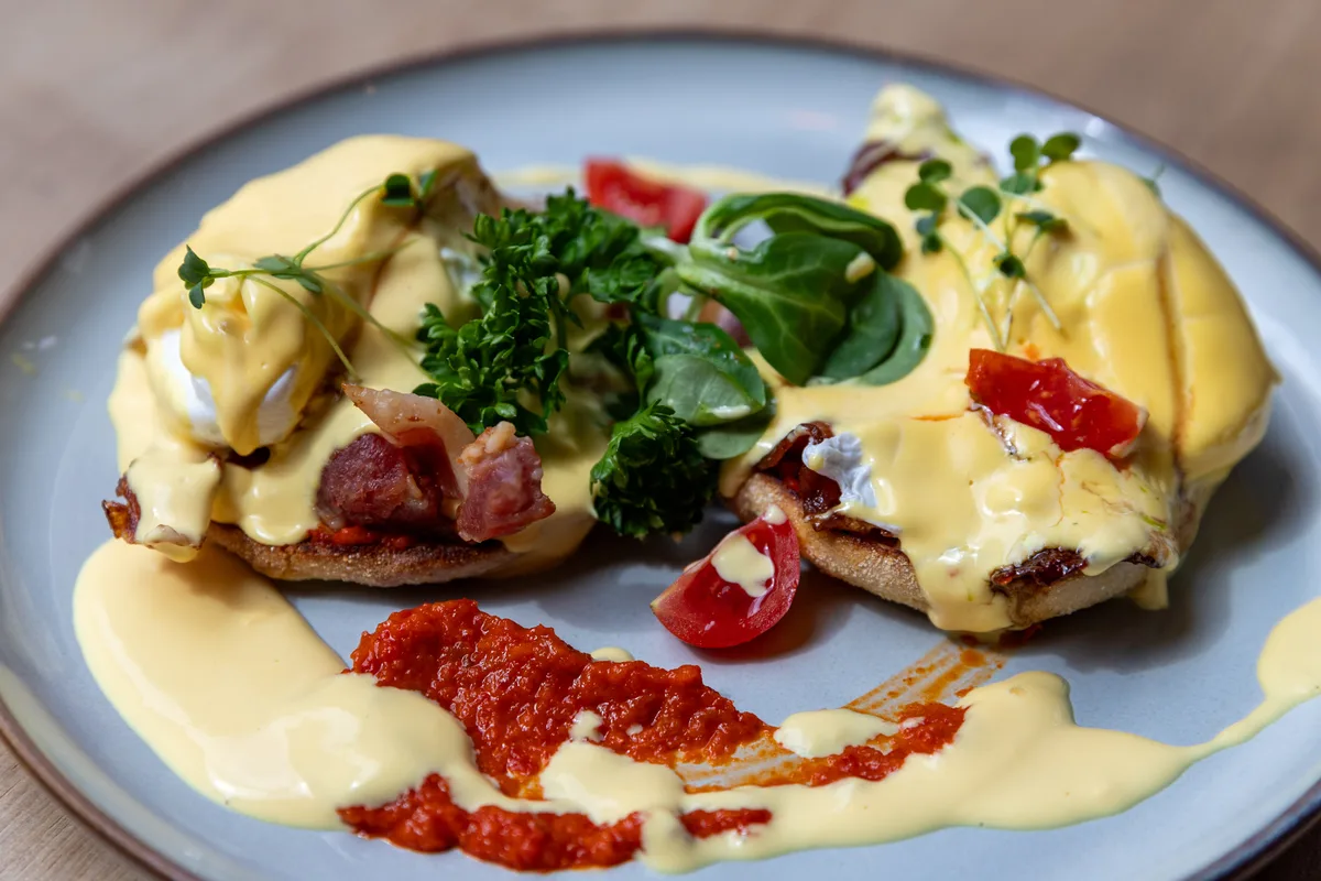 OINOS BENEDICT