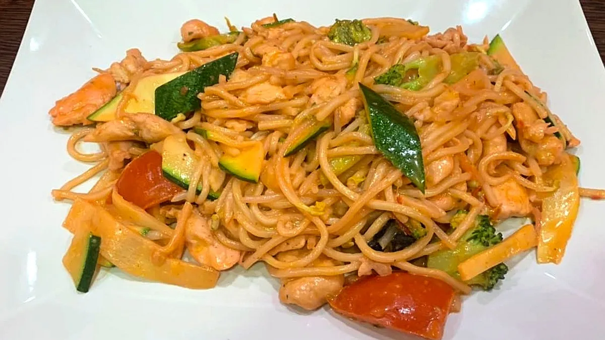 N2 RED/YellowCURRY CHICKEN