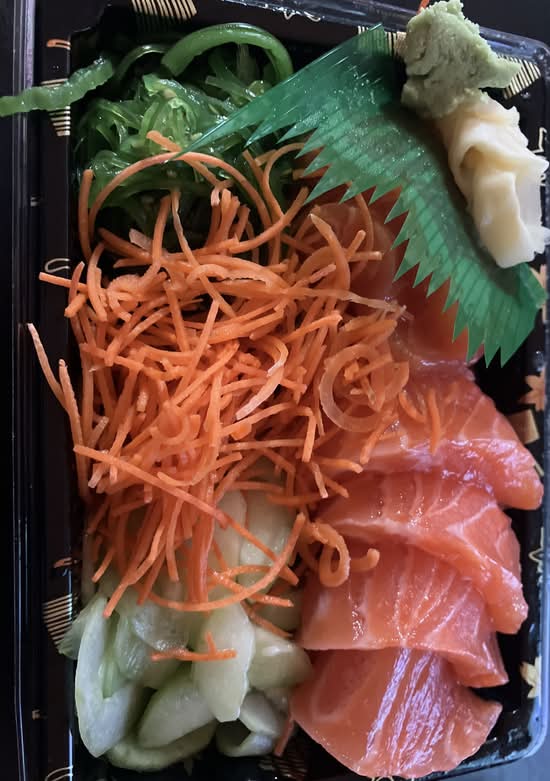 6 pc salmon sashimi
