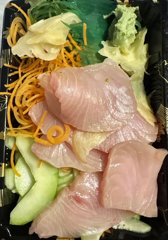 6 pc yellow tail sashimi