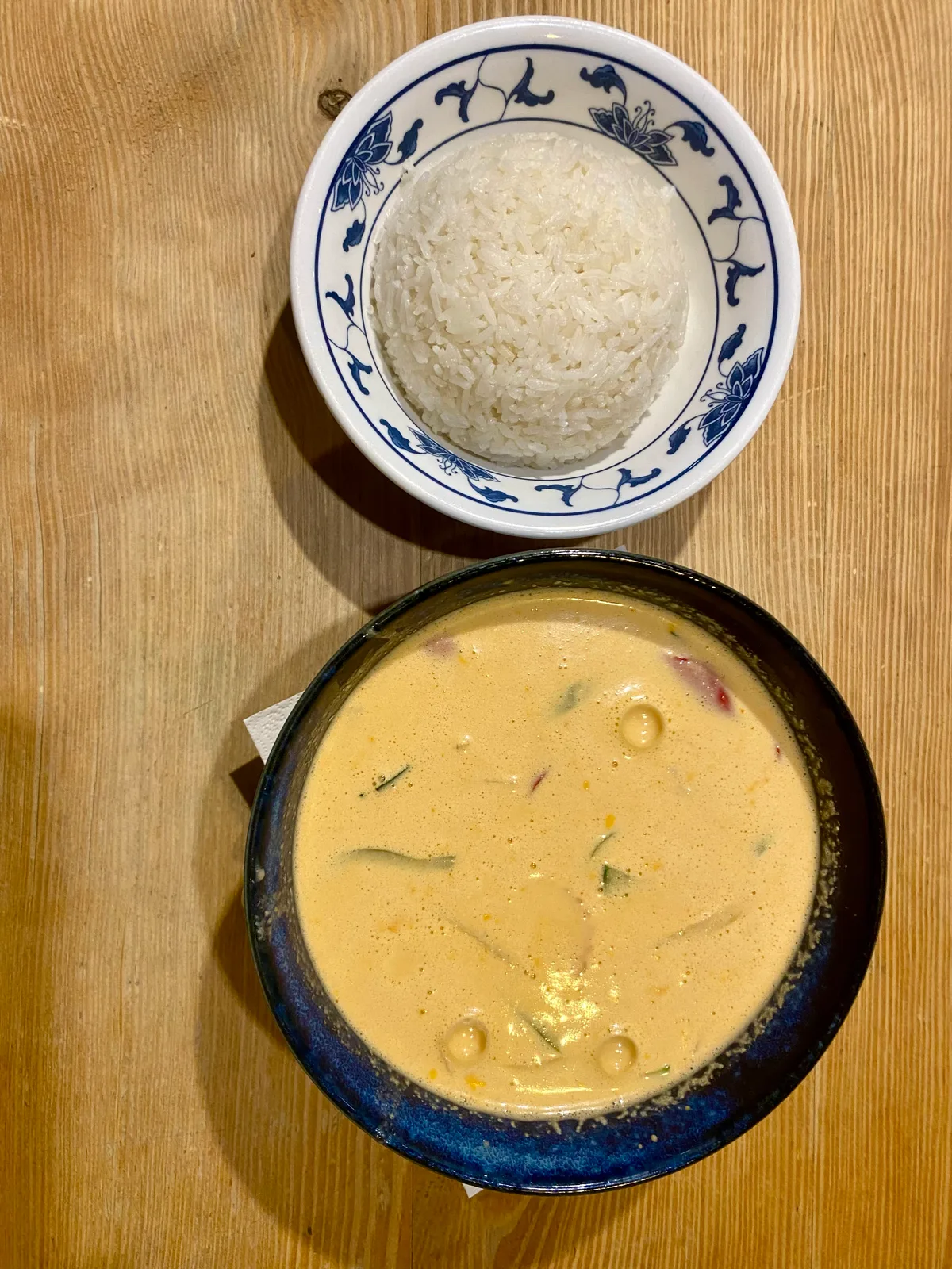 Piros Curry Tál (közepesen fűszeres)