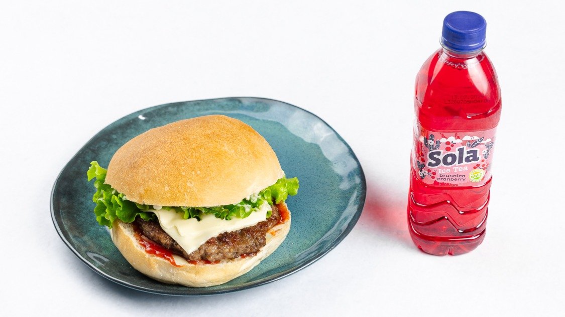 Cheeseburger in pijača po izbiri